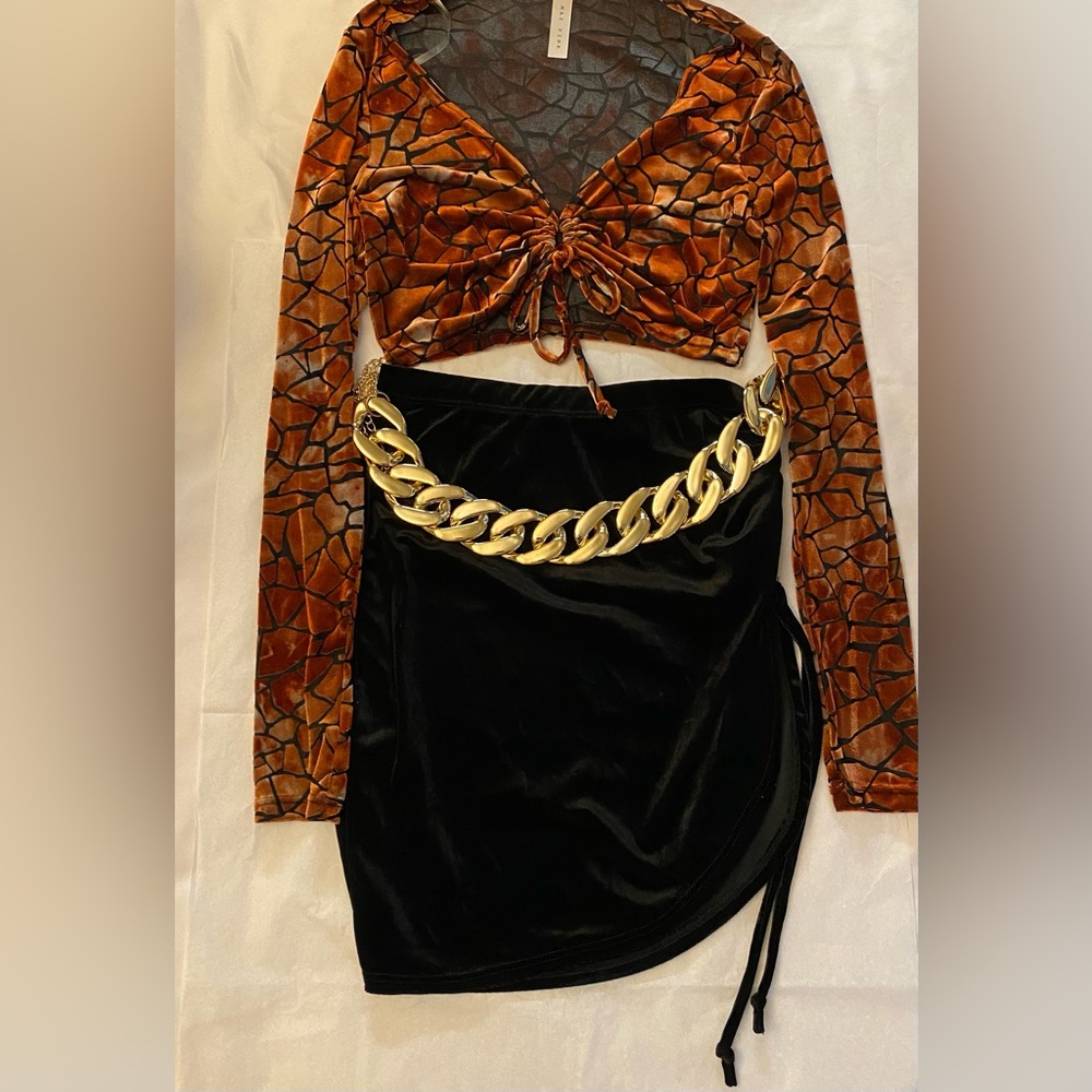 3 Piece Set - Cropped Blouse, Skirt, and Belt